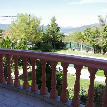 Platythea شقة Platy (Florina)